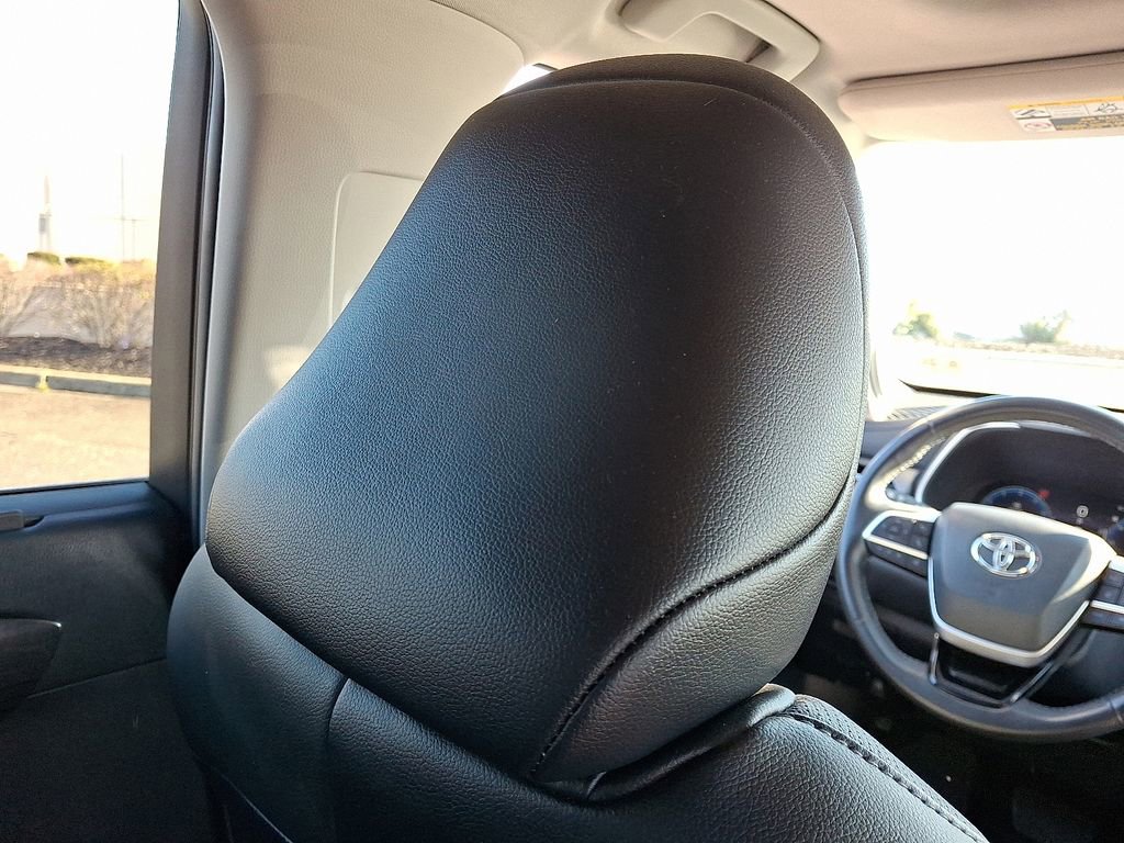 Used 2023 Toyota Highlander Limited image 14