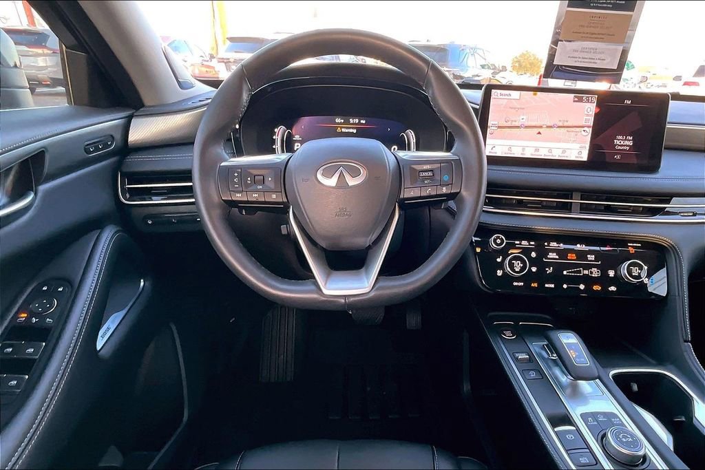 Certified 2025 INFINITI QX60 Luxe w/ Vision Package FWD image 9