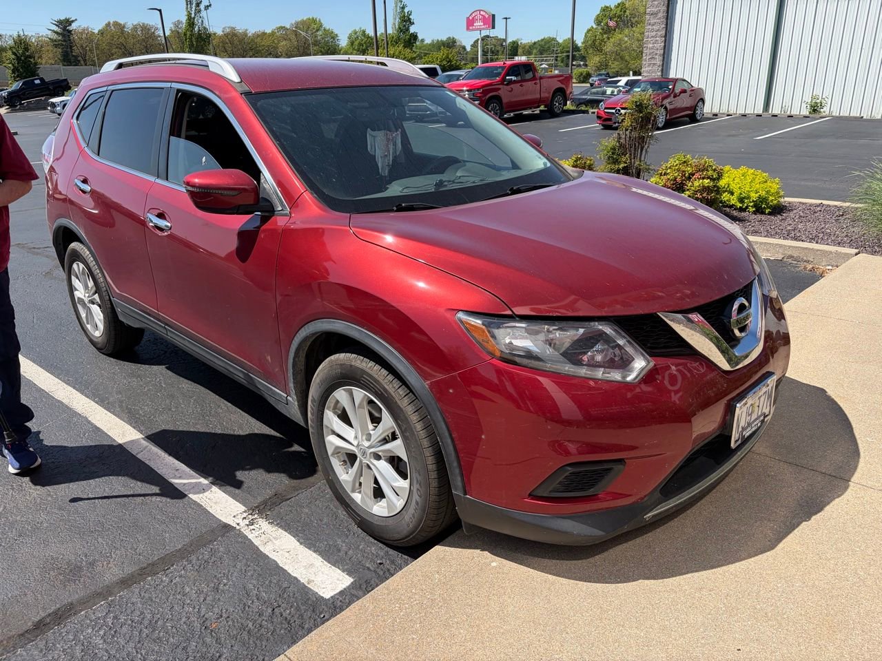 Used 2016 Nissan Rogue SV image 1