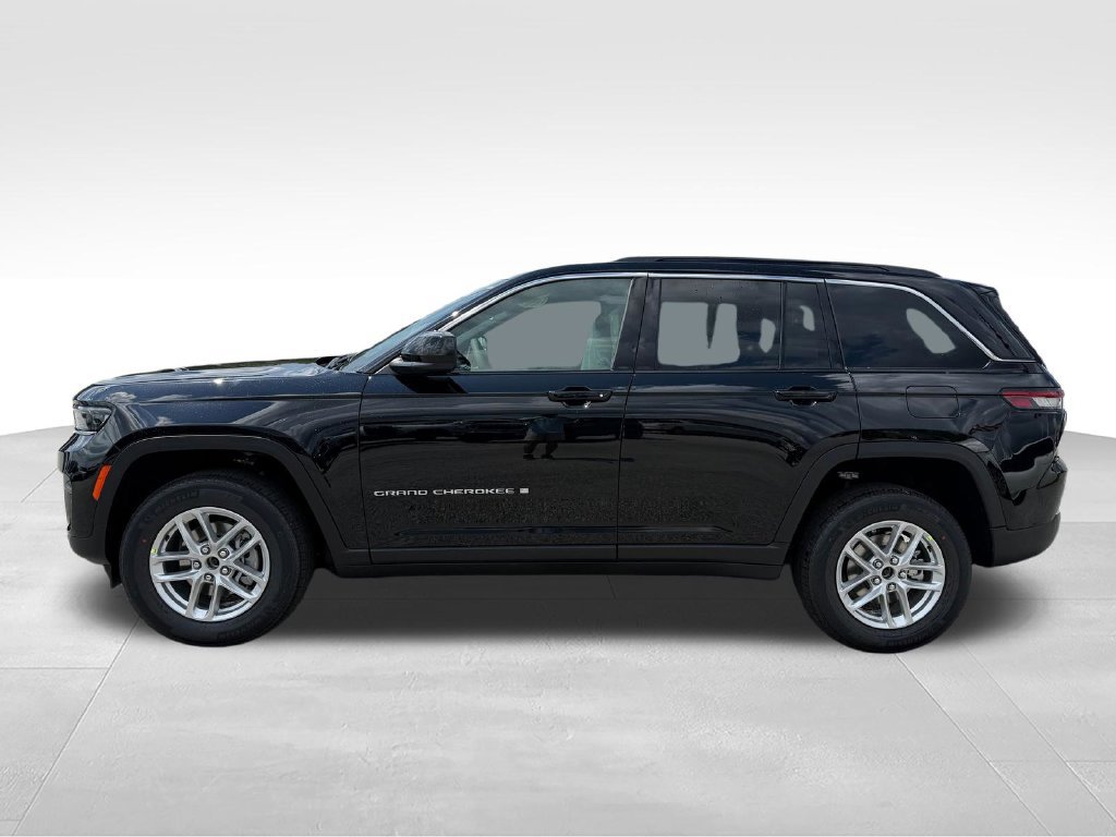 New 2026 Jeep Grand Cherokee Laredo AWD/4WD image 2