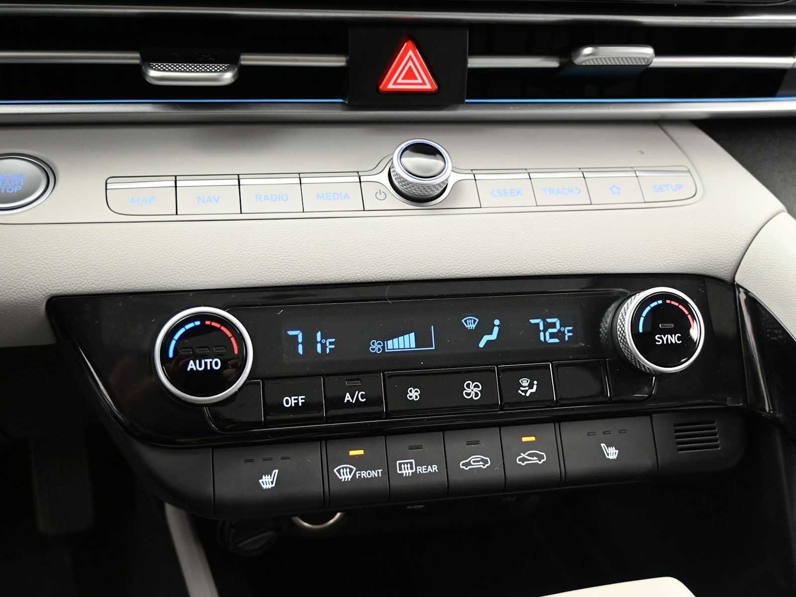 Used 2023 Hyundai Elantra Limited image 18