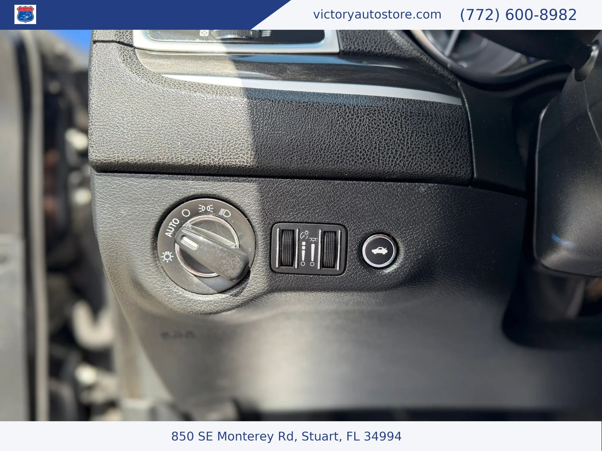 Used 2017 Chrysler 300 Limited AWD/4WD image 20