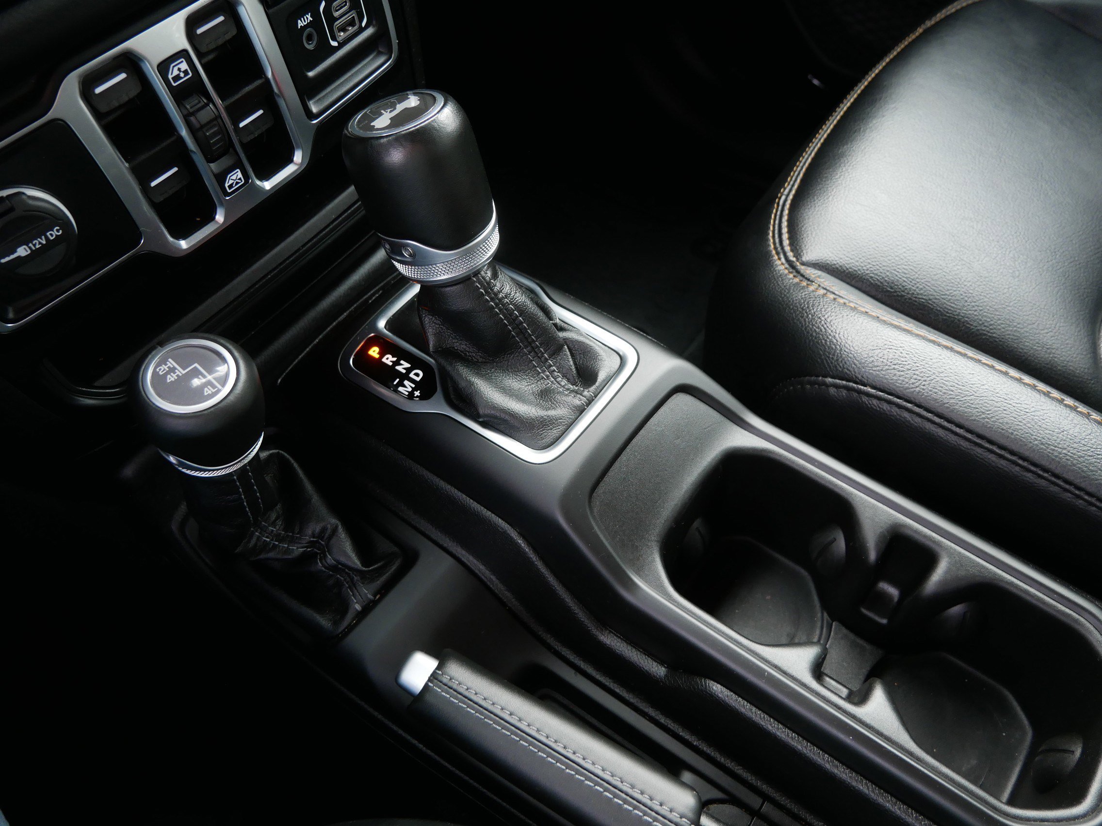 Used 2024 Jeep Wrangler Sahara image 26