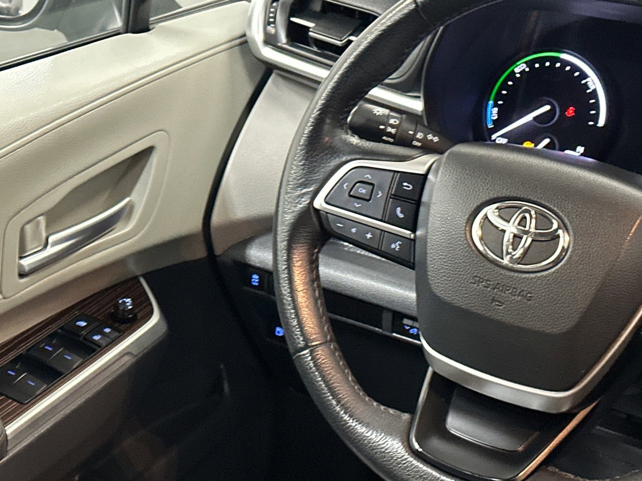 Used 2021 Toyota Sienna XLE image 22