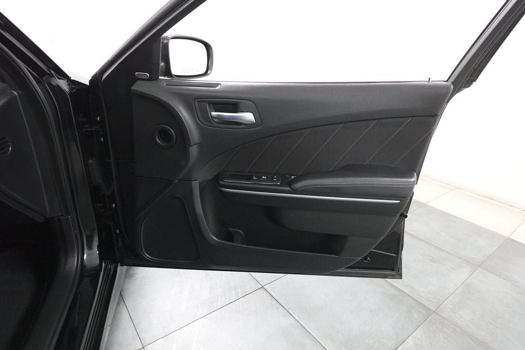 Used 2023 Dodge Charger R/T w/ Technology Group RWD image 30