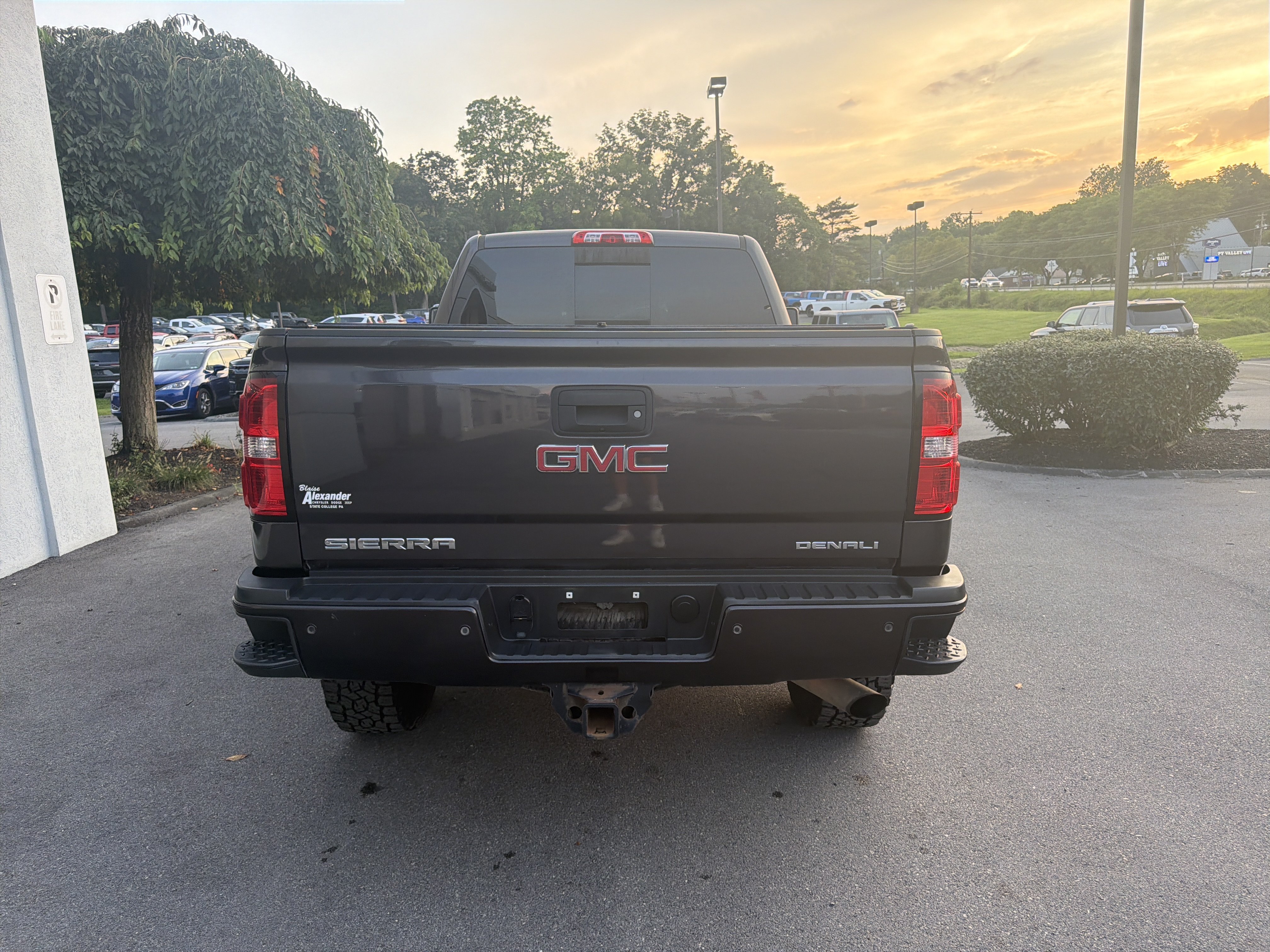 Used 2016 GMC Sierra 2500 Denali w/ Driver Alert Package AWD/4WD image 4