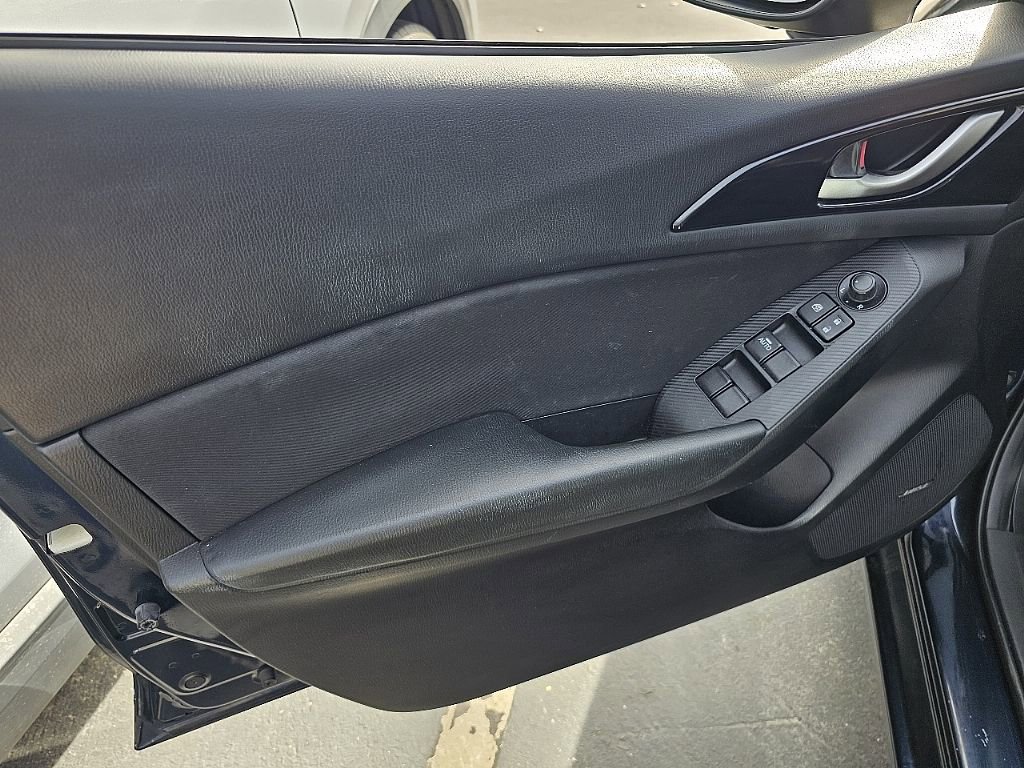 Used 2014 MAZDA MAZDA3 i Touring w/ Technology Package image 12