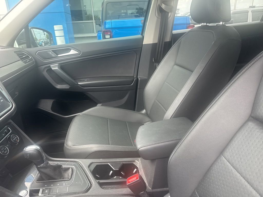 Used 2019 Volkswagen Tiguan SE w/ Panoramic Sunroof Package image 18