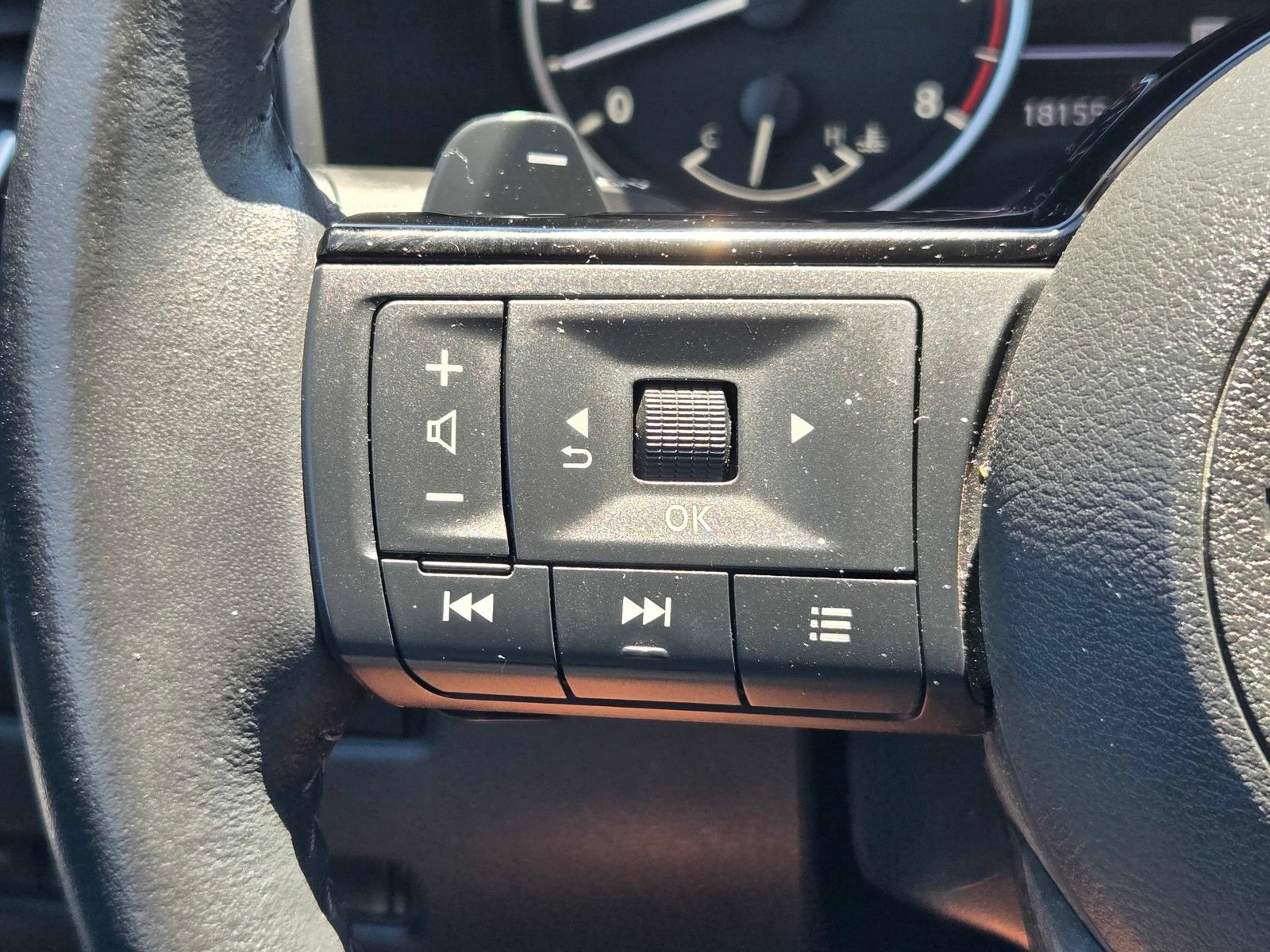 Used 2023 Nissan Rogue SL FWD image 32