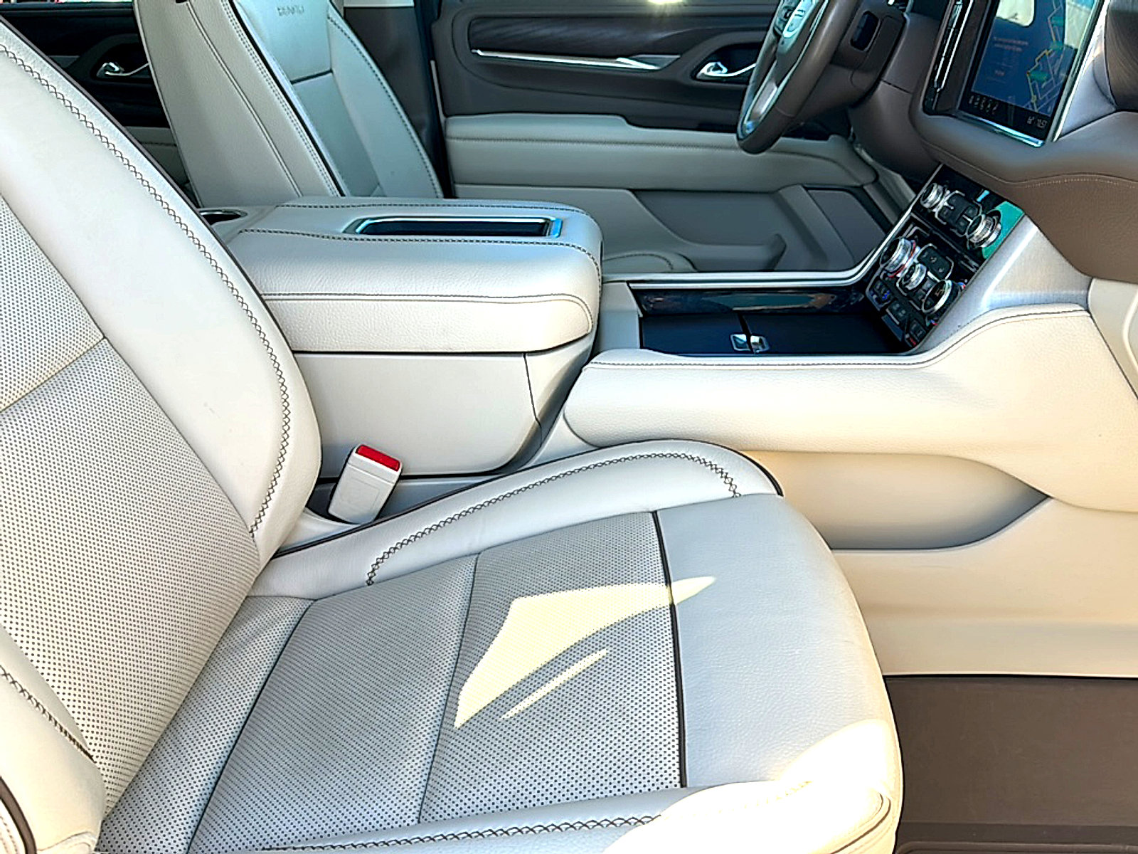 Used 2021 GMC Yukon Denali w/ Denali Ultimate Package image 27