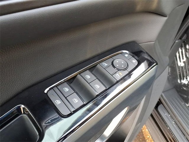 New 2025 Nissan Pathfinder SL w/ Black Appearance Package image 10