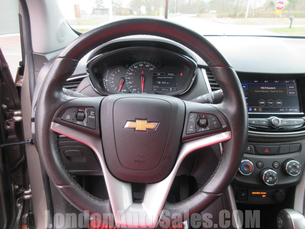 Used 2022 Chevrolet Trax LT w/ Sport Edition image 10