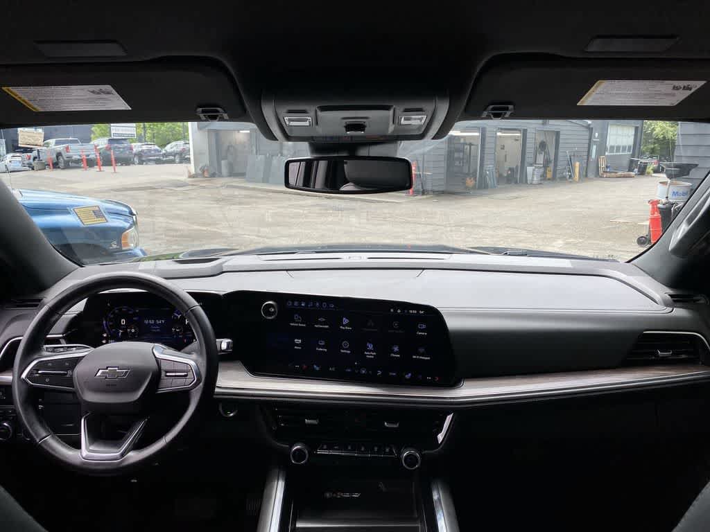 Used 2025 Chevrolet Suburban Z71 AWD/4WD image 13