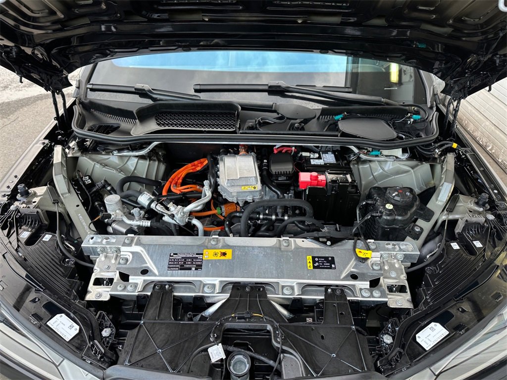 Used 2023 BMW iX xDrive50 w/ Premium Package image 32