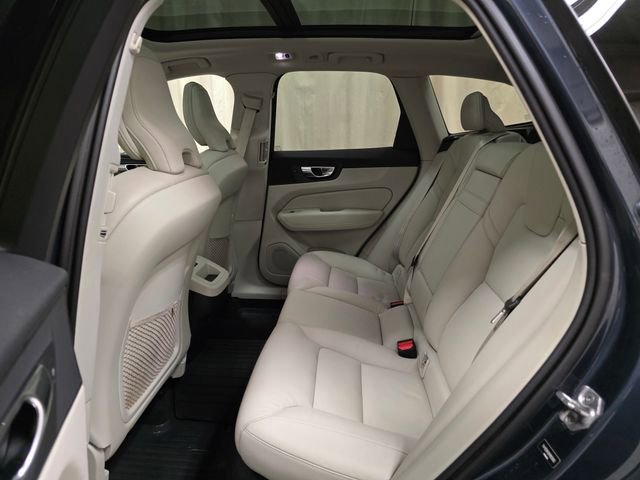 Used 2021 Volvo XC60 T5 Momentum image 26