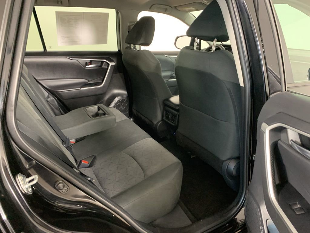 Used 2022 Toyota RAV4 XLE image 34