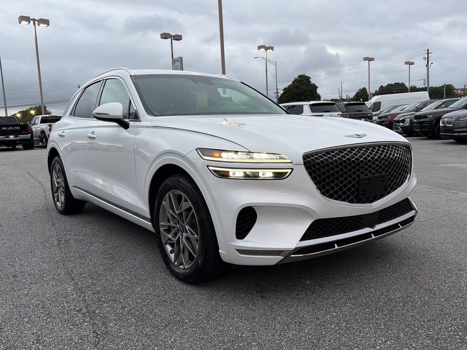 Used 2025 Genesis GV70 2.5T AWD/4WD image 4