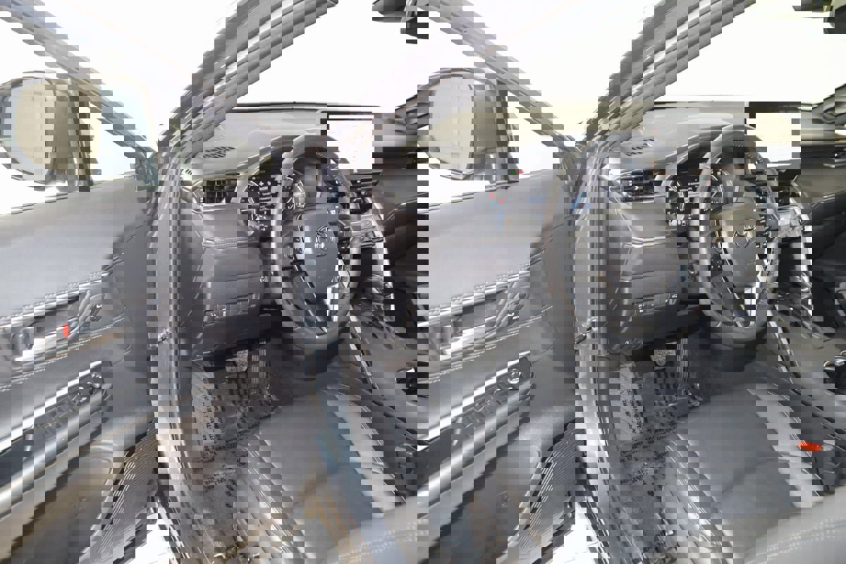 Used 2023 Toyota Venza XLE image 43