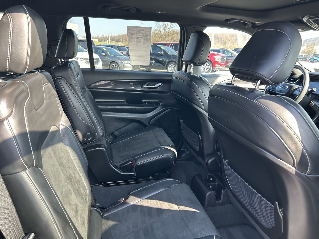 Used 2023 Jeep Grand Cherokee L Laredo image 18