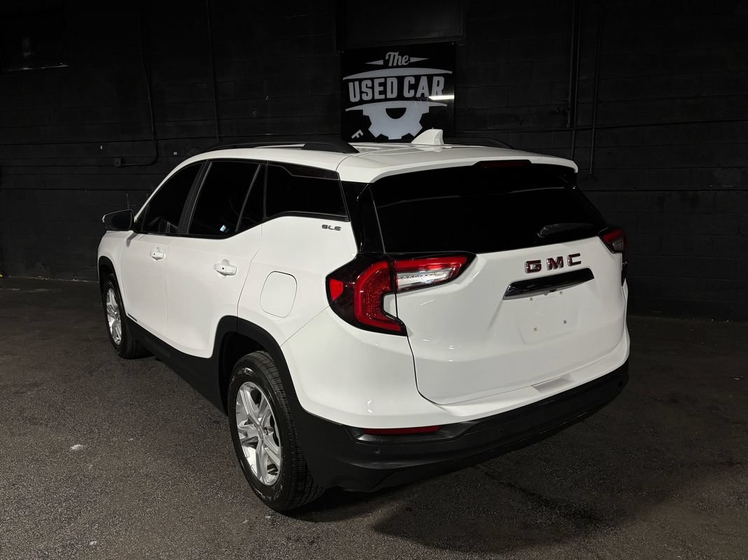 Used 2023 GMC Terrain SLE w/ Driver Convenience Package AWD/4WD image 4