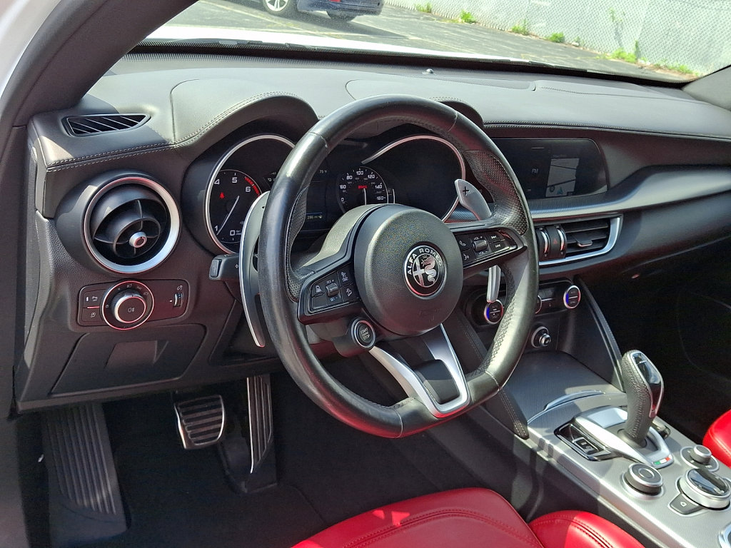 Used 2022 Alfa Romeo Stelvio Veloce AWD/4WD image 25