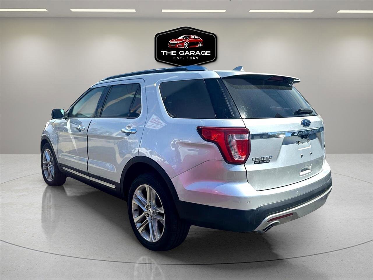 Used 2017 Ford Explorer Limited AWD/4WD image 3
