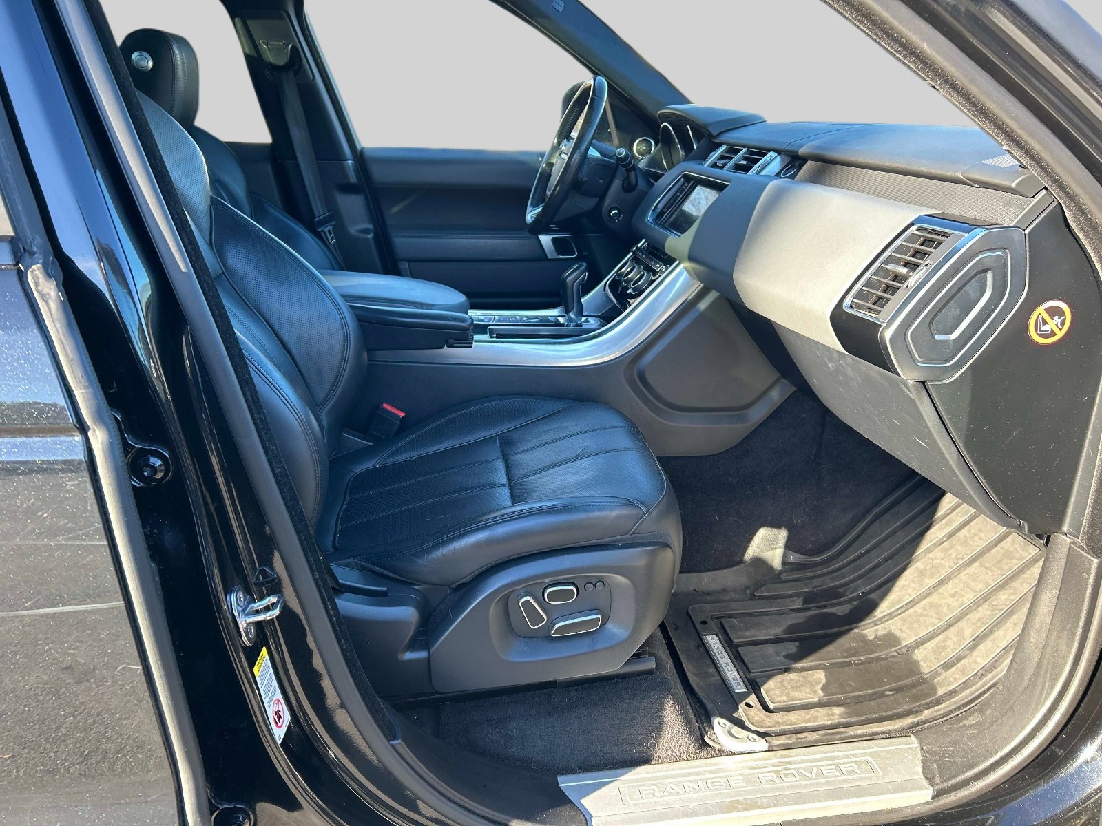 Used 2015 Land Rover Range Rover Sport HSE image 18