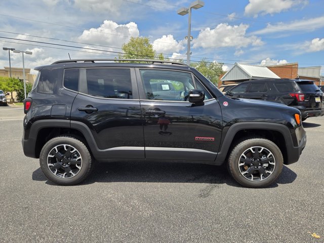 Used 2023 Jeep Renegade Trailhawk AWD/4WD image 18