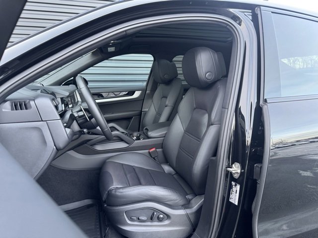 Used 2024 Porsche Cayenne Coupe image 5