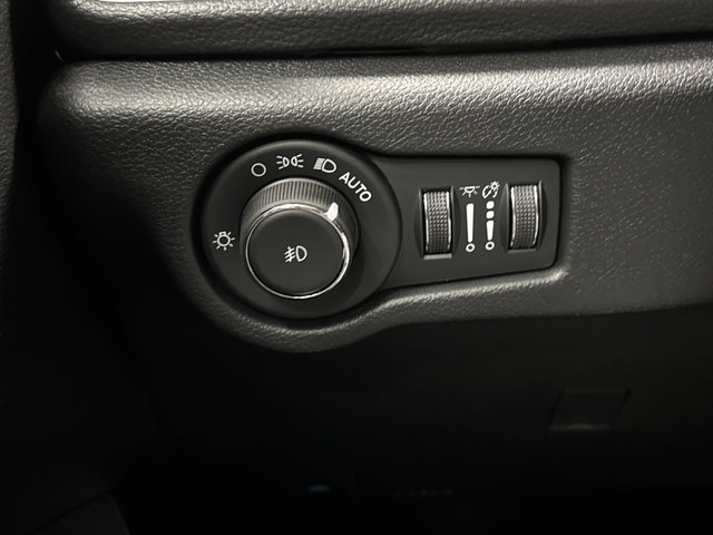 New 2026 Chrysler Pacifica Select AWD/4WD image 24