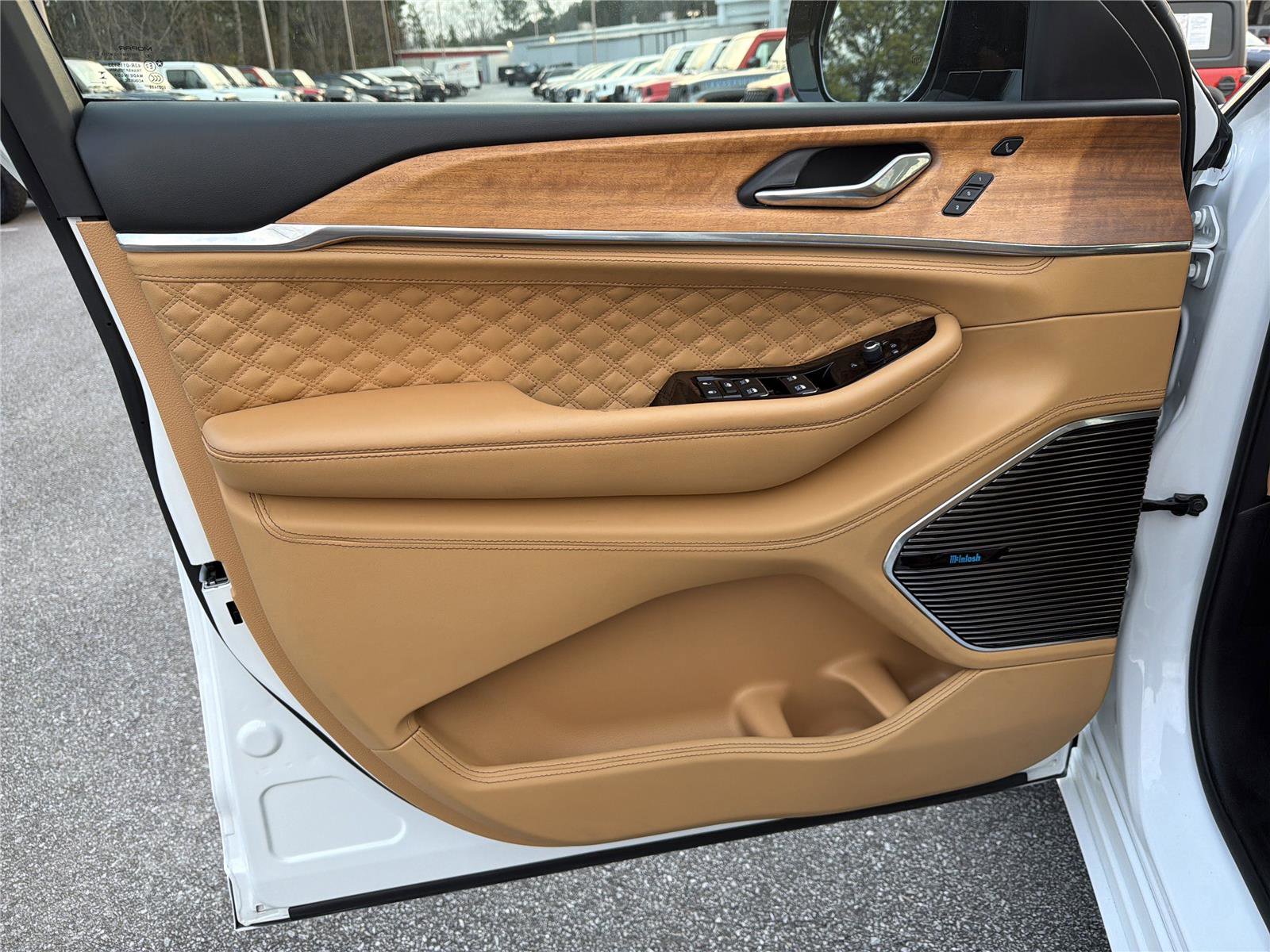 Used 2024 Jeep Grand Cherokee L Summit image 11