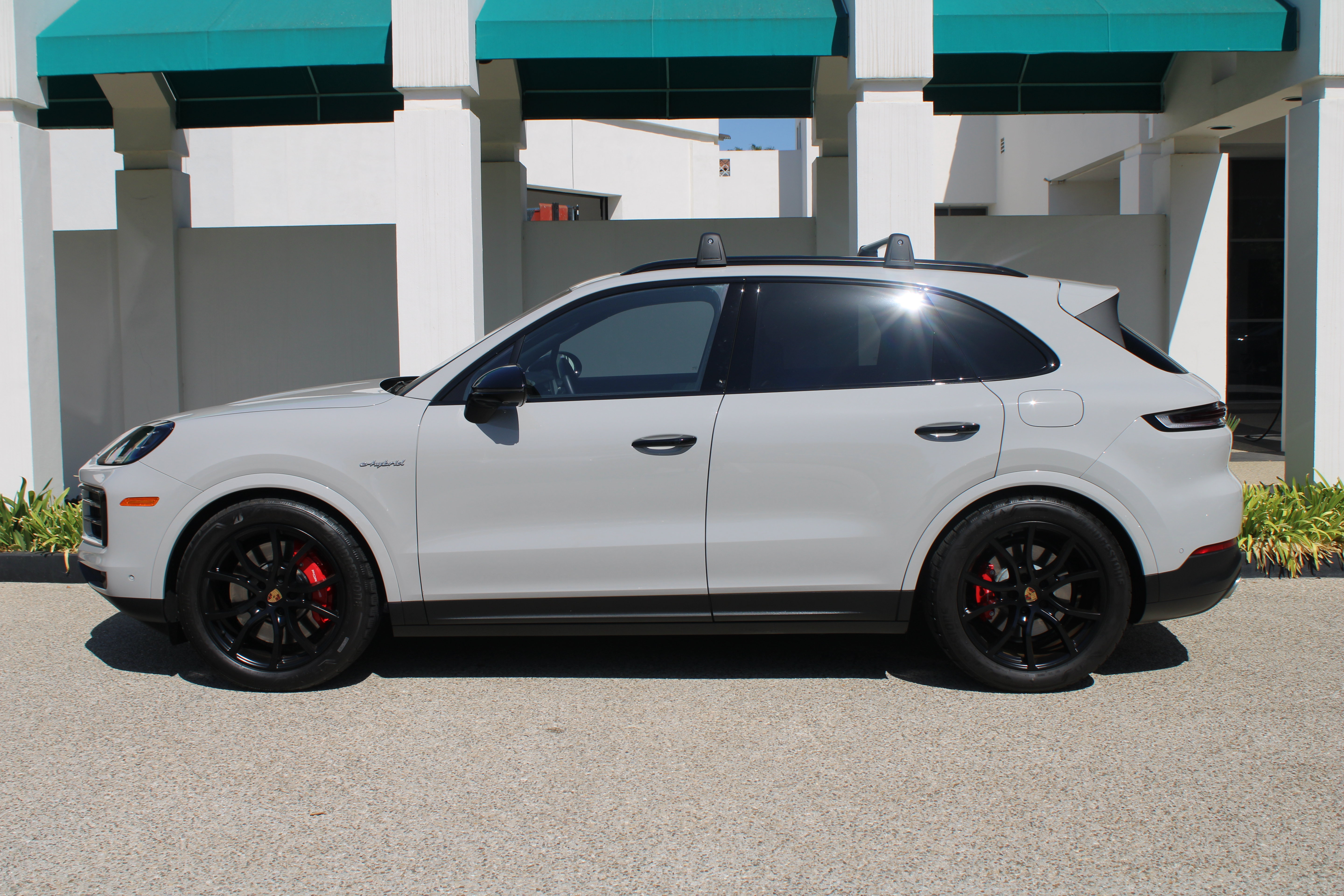 Certified 2025 Porsche Cayenne S AWD/4WD image 2