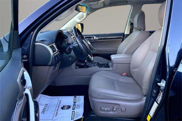 Used 2020 Lexus GX 460 Premium w/ Premium Package image 18