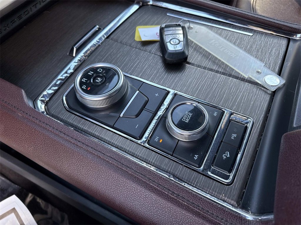 Used 2023 Ford Expedition Max Limited image 22