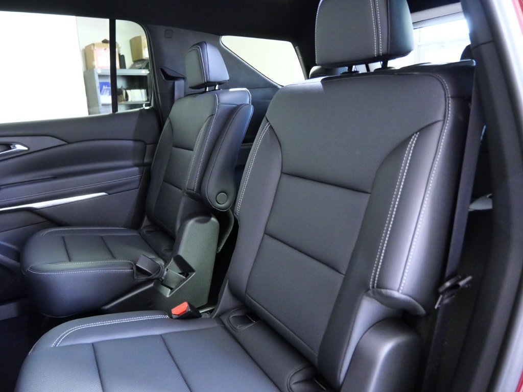 Used 2025 Chevrolet Traverse LT w/ Driver Confidence Package FWD image 13