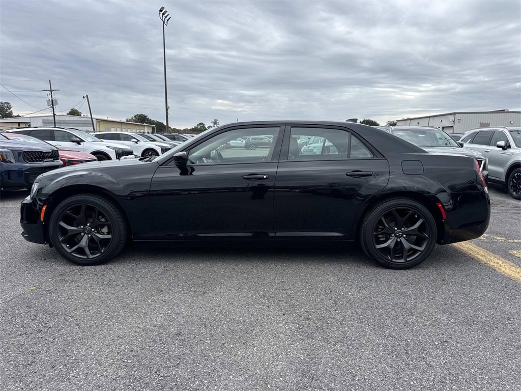Used 2022 Chrysler 300 Touring w/ Sport Appearance Package image 16