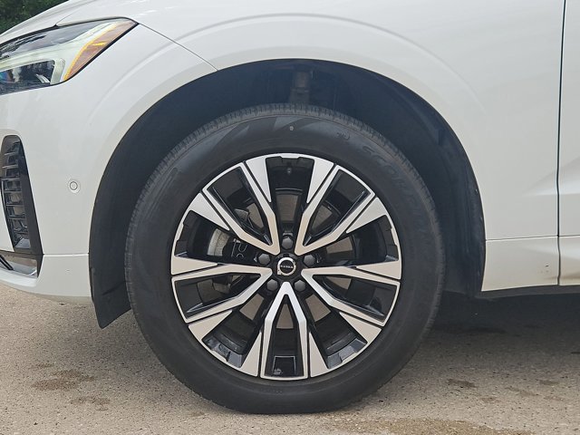 Used 2024 Volvo XC60 B5 Plus image 22