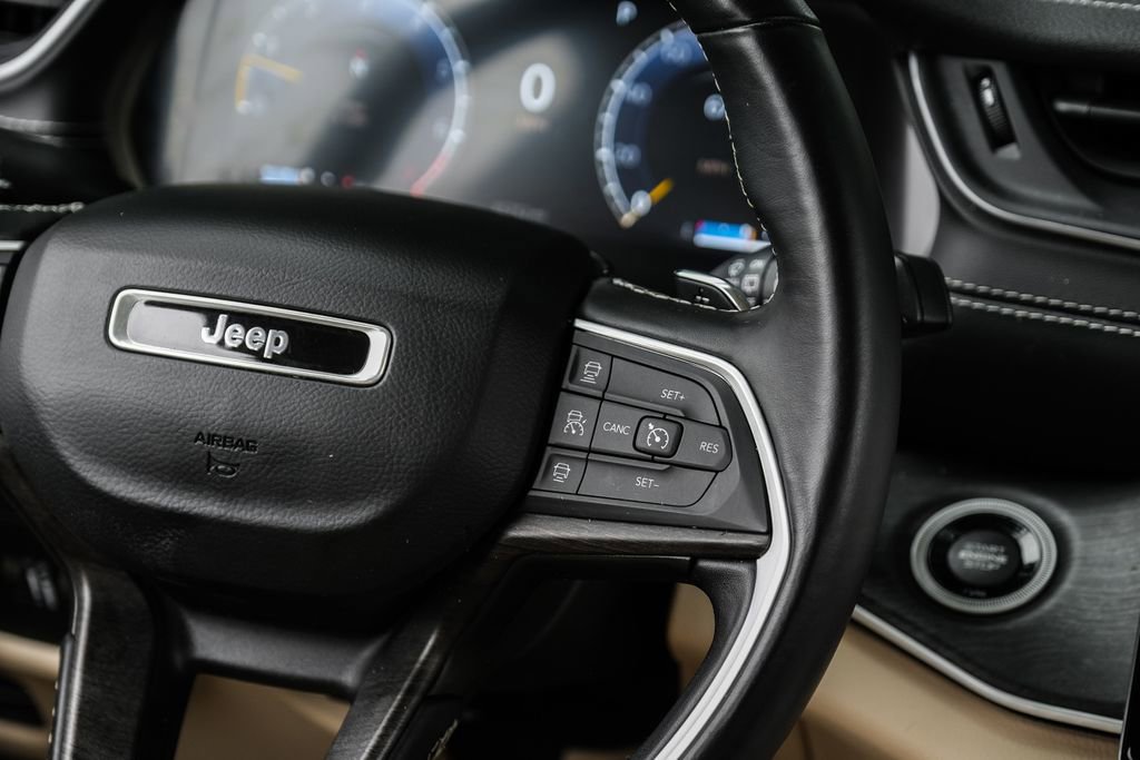Used 2022 Jeep Grand Cherokee L Limited AWD/4WD image 28