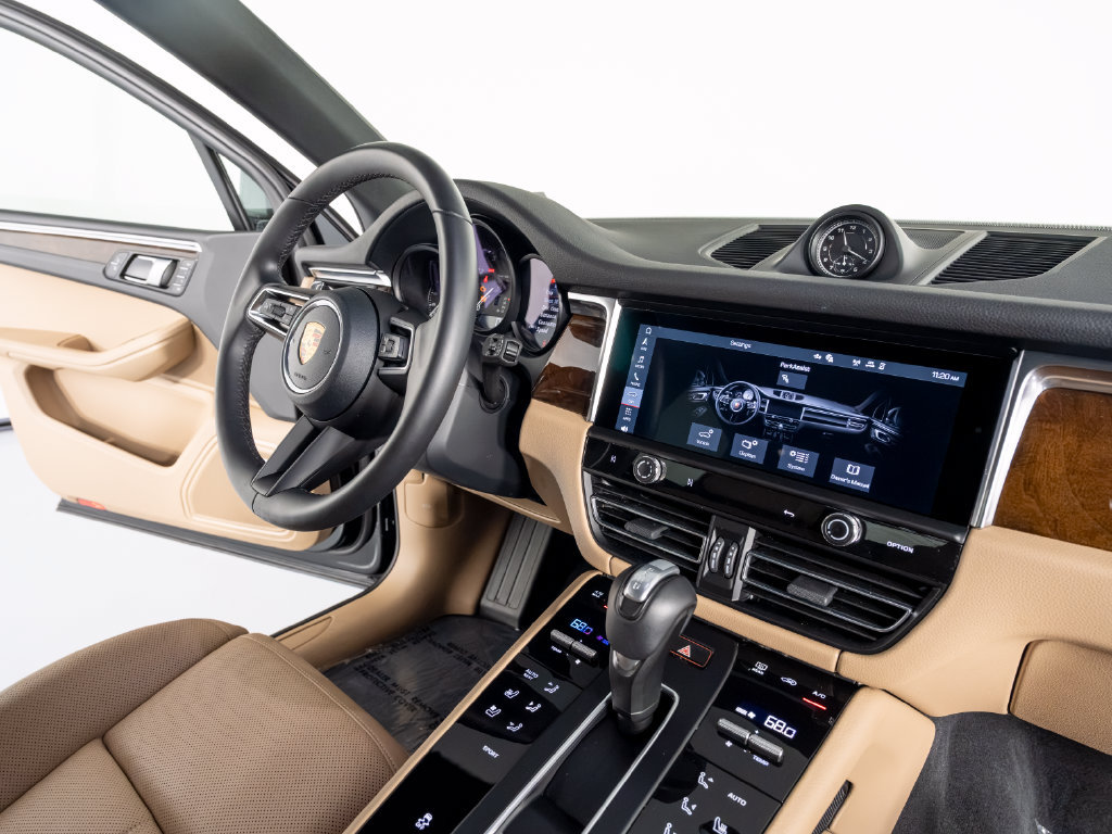 Certified 2026 Porsche Macan AWD/4WD image 35