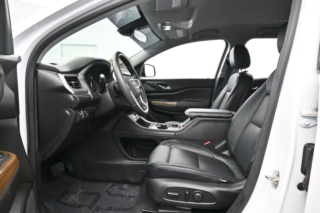 Used 2023 GMC Acadia SLE w/ Driver Convenience Package FWD image 11