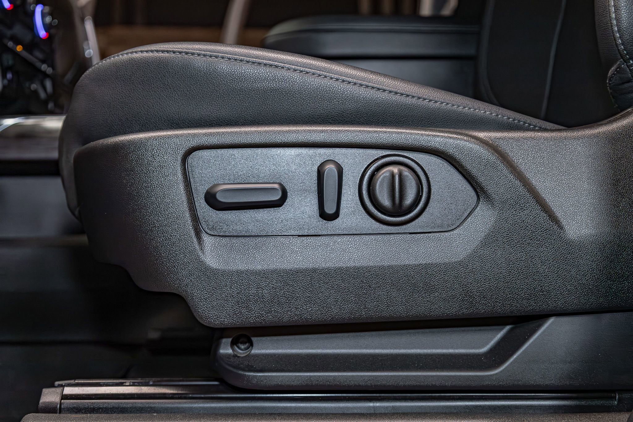 Used 2022 Chevrolet Silverado 2500 LTZ w/ LTZ Convenience Package AWD/4WD image 21