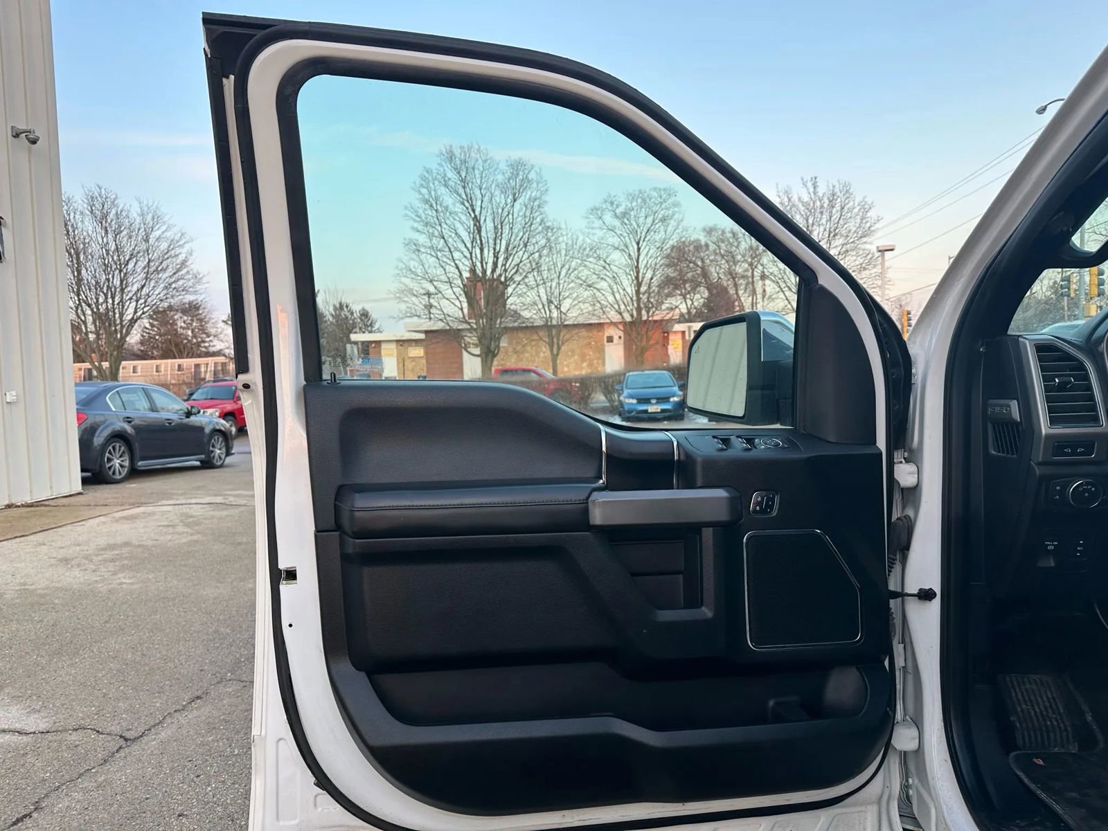 Used 2018 Ford F150 Platinum w/ Equipment Group 701A Luxury image 13