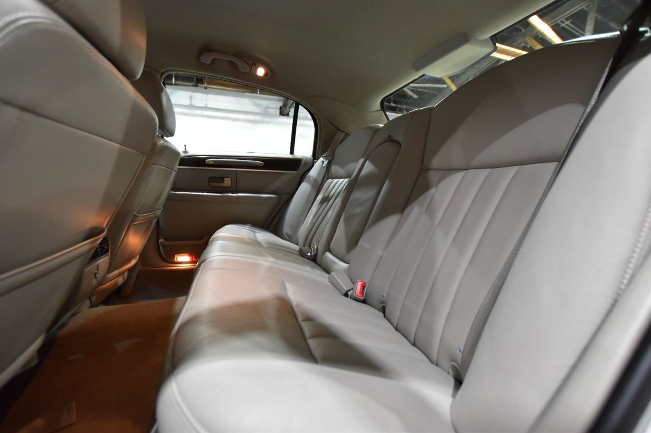 Used 2006 Lincoln Town Car Signature RWD image 27