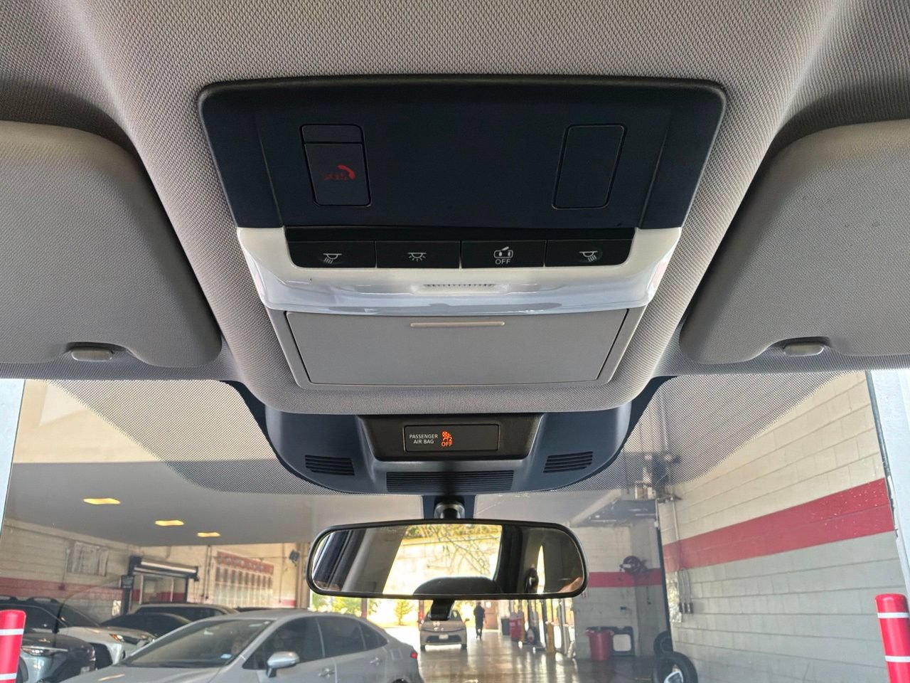 Used 2025 Nissan Rogue SV FWD image 16