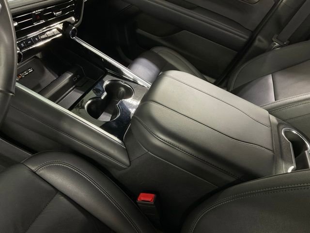 Used 2025 Chevrolet Suburban LT image 17