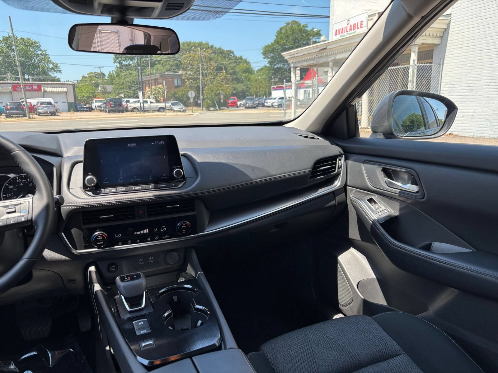Used 2025 Nissan Rogue SV FWD image 38