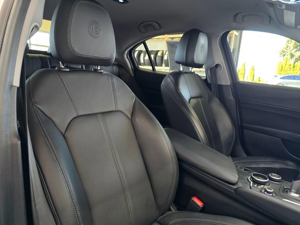 Used 2019 Alfa Romeo Giulia Sprint w/ Nero Edizione image 27