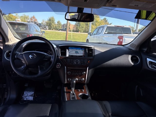 Used 2017 Nissan Pathfinder Platinum w/ Family Entertainment Package AWD/4WD image 15