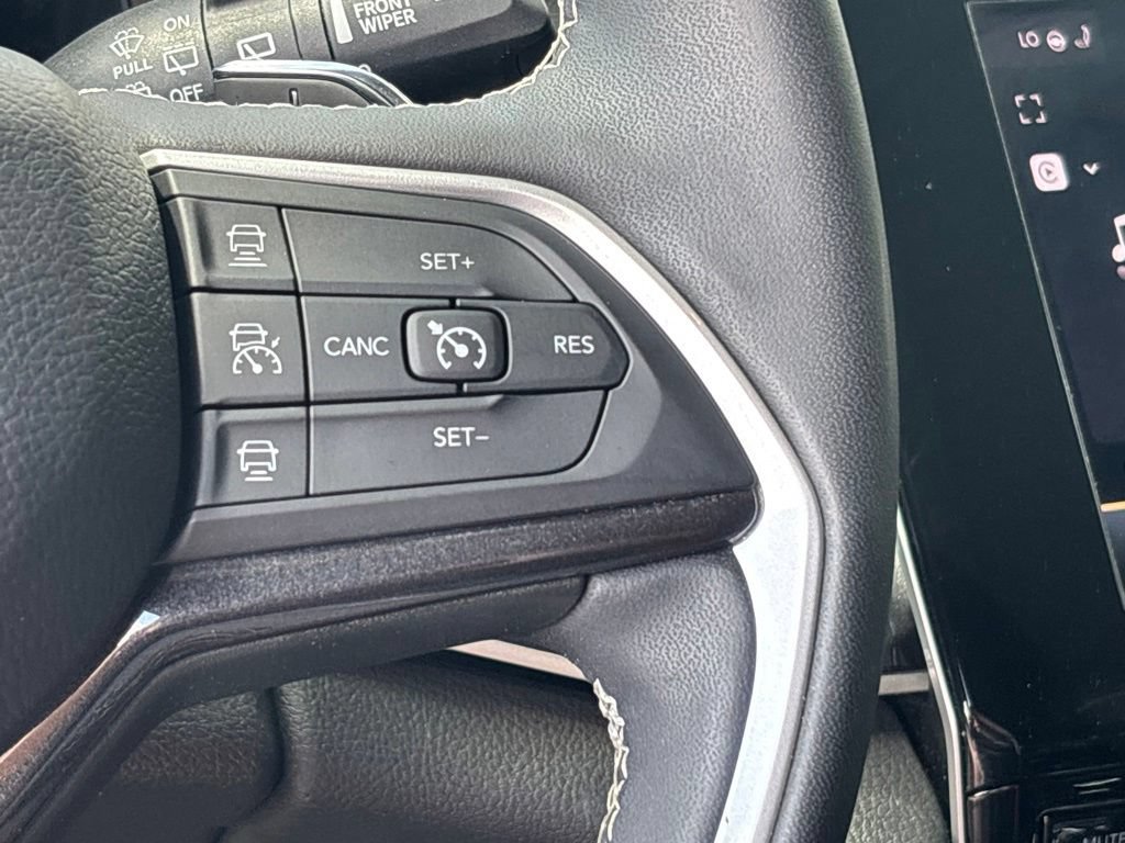 Used 2023 Jeep Grand Cherokee L Laredo AWD/4WD image 29