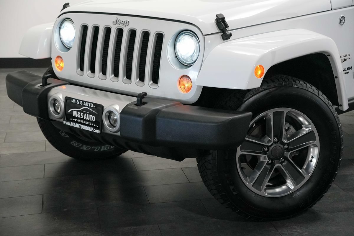 Used 2017 Jeep Wrangler Unlimited Sahara w/ Connectivity Group AWD/4WD image 10